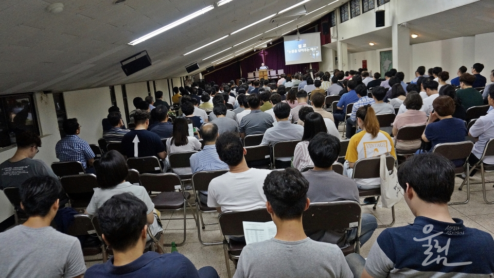 아세아연합신학대학원은 김병년 목사를 주강사로 8월 22일부터 23일까지 경기도 양평 본교 다락방에서 신앙수련회를 가졌다.